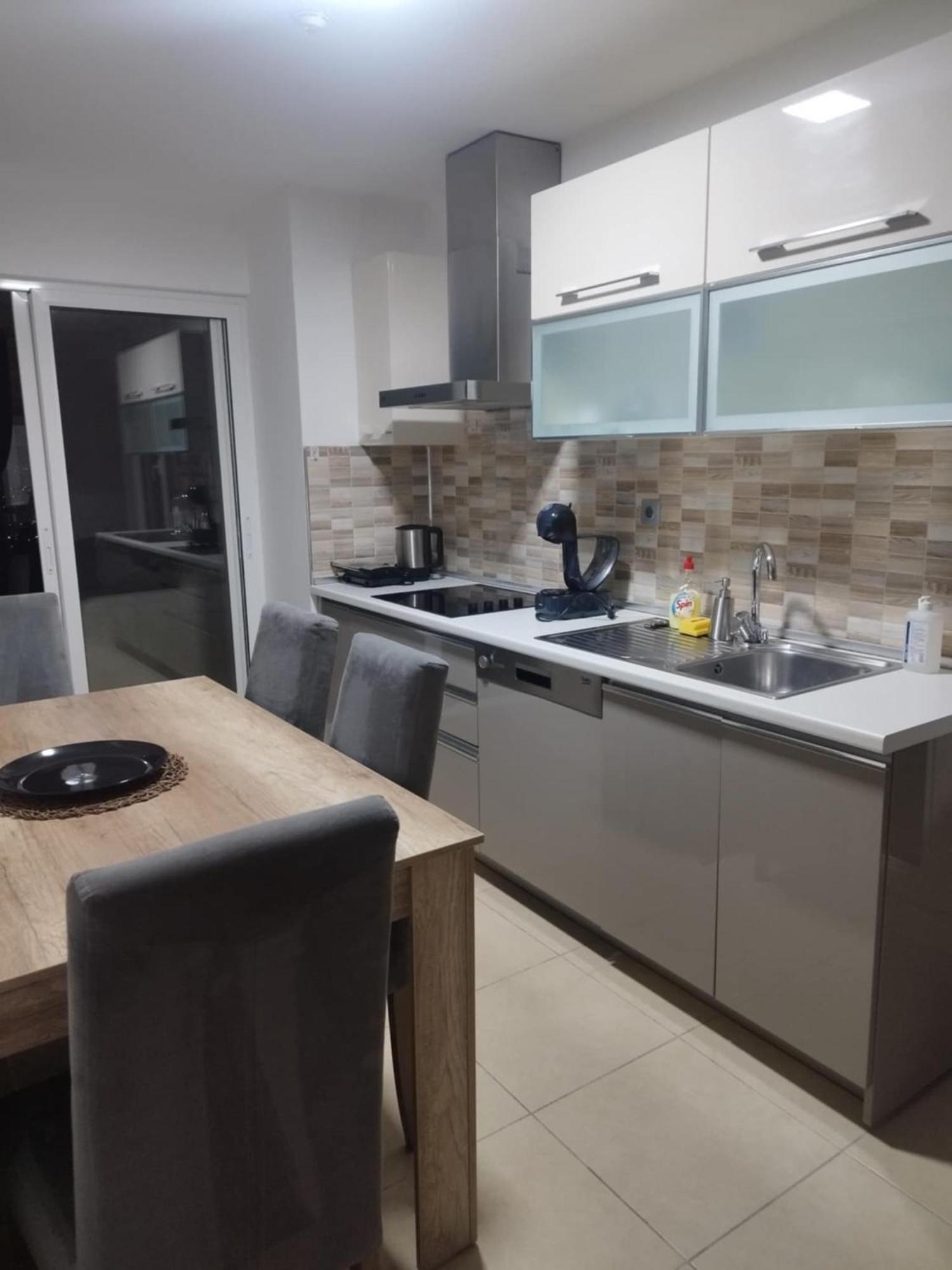 Skopje Sky City 19Th Floor Twin & 12Th Floor & 25Th & 33 Floor Apartments & With Pool & Spa & Gym & Parking Included In Price Ngoại thất bức ảnh